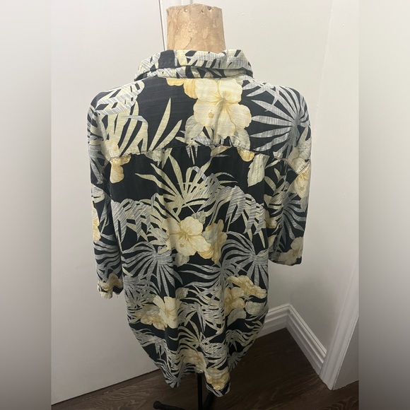 Tommy Bahama Hawaiian Shirt 🌺 - Picture 14 of 16